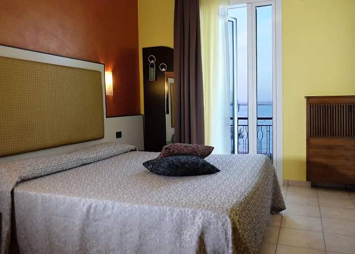 Campanello كاستلْنْيوفو ديل غارد